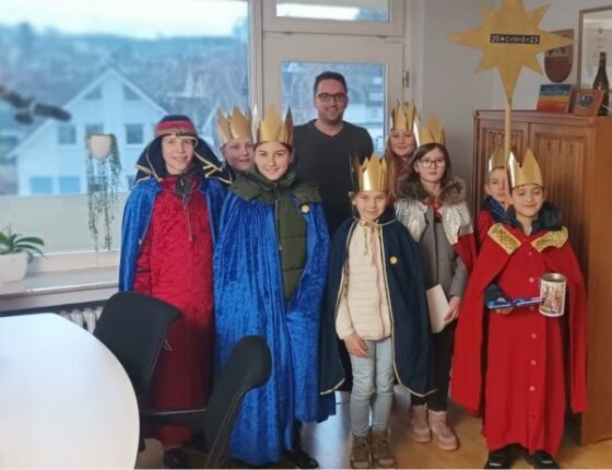 Bürgermeister Marcel Caspers empfing die Sternsinger im Rathaus der Verbandsgemeinde Bad Breisig