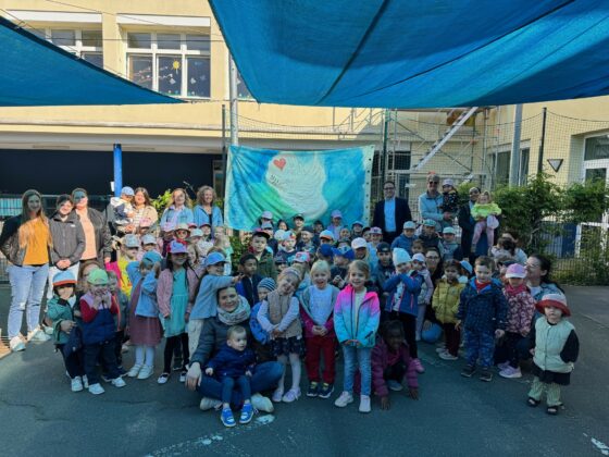 KiTas der Stadt Bad Breisig feiern 80 Jahre Kriegsende mit Friedensaktion