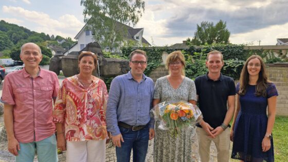 Überraschung zum 40-jährigen Dienstjubiläum von Margit Schüller