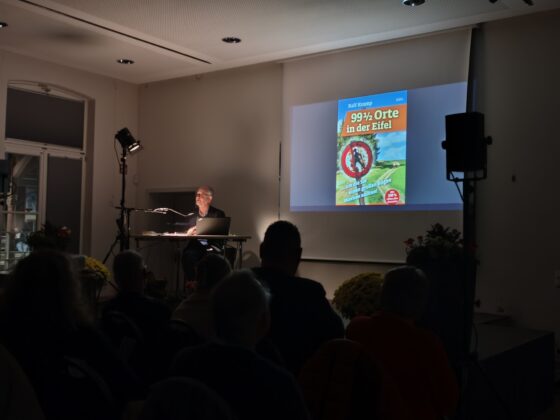 Gelungener Kulturbühnen-Abschluss: Ralf Kramp entführte in die skurrile Eifel